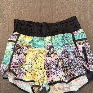 Lululemon Tracker Low-Rise Shorts 4" Lined